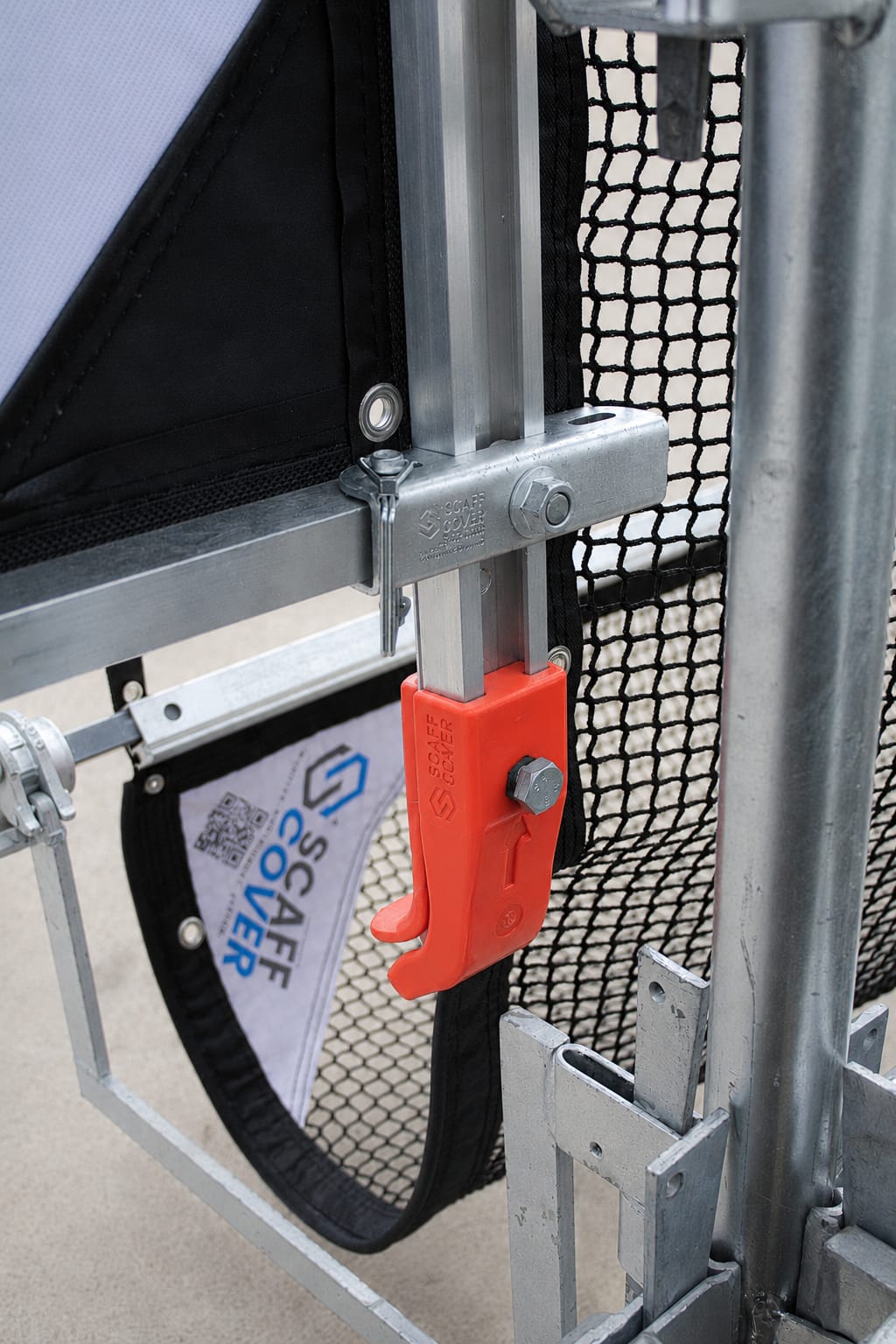 Closing clamp detail on an installed panel